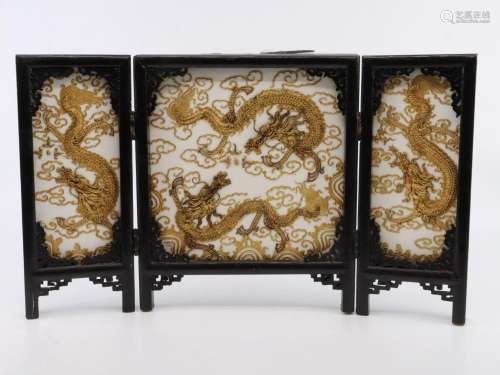 VINTAGE CHINESE SMALL 3 PANEL TABLE STAND, GOLD DRAGONS ON W...