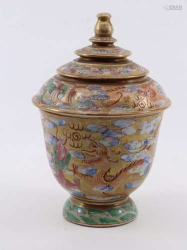 20TH CENTURY CHINESE LIDDED JAR, WITH GOLD AND 5 CLAW DRAGON...