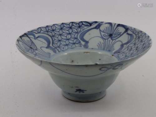 CHINESE BLUE AND WHITE BOWL, 16CM DIAM X 7CM H FLORAL PANELS