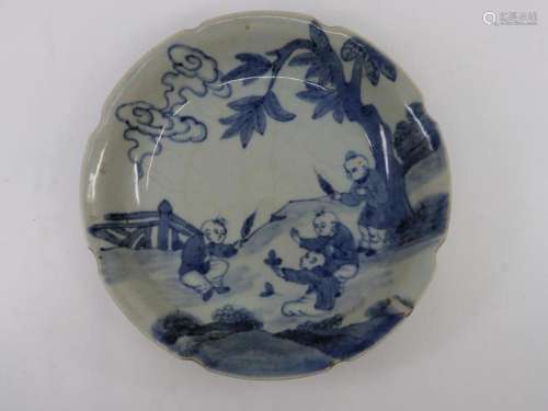 EARLY 20TH CENTURY CHINESE BOWL, SCALLOPED EDGES, BLUE AND W...