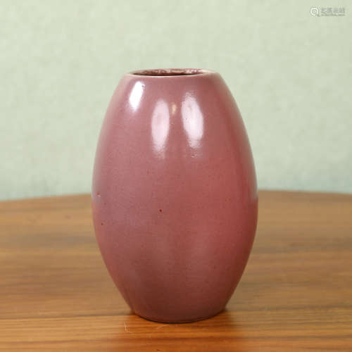 清晚期 豇豆红釉橄榄瓶