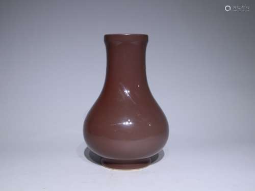 清乾隆  霁红釉琵琶尊瓶