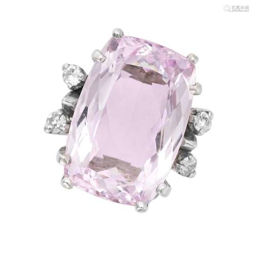 A PINK SPINEL AND DIAMOND RING in 14ct white gold, set with ...