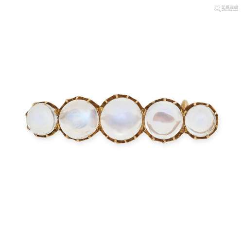 A VINTAGE MOONSTONE BAR BROOCH in yellow gold, set with a ro...