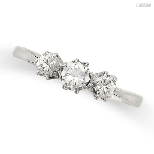A DIAMOND THREE STONE RING in 18ct white gold, set with thre...