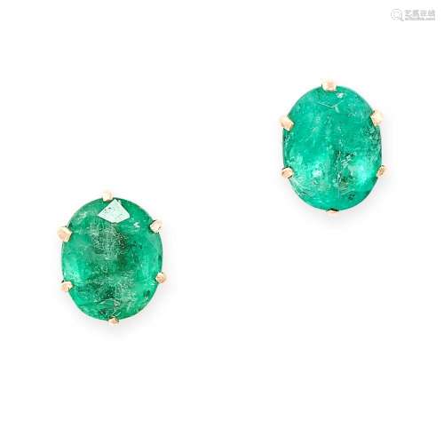 A PAIR OF EMERALD STUD EARRINGS in 12ct yellow gold, each se...