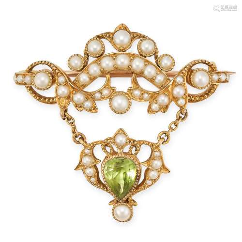 AN ANTIQUE EDWARDIAN PERIDOT AND PEARL BROOCH in yellow gold...