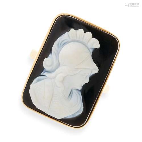 A VINTAGE HARDSTONE CAMEO RING in 18ct yellow gold, set with...