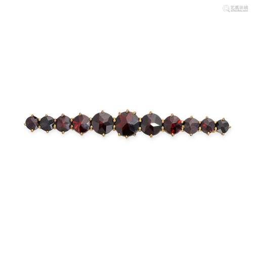 AN ANTIQUE BOHEMIAN GARNET BAR BROOCH set with a row of grad...