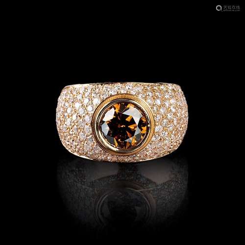 A colour-intense Fancy Diamnd Ring.