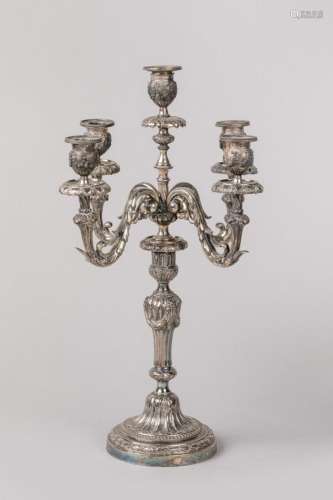 BOUGEOIR à cinq feux en métal argenté. Style Louis XVI. H. 4...
