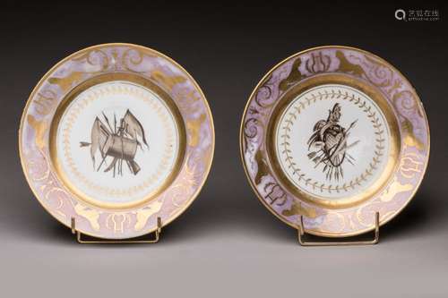 DAGOTY, Paris. Deux assiettes en porcelaine à décor sur le f...