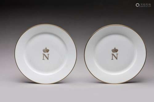 Manufacture impériale de SEVRES. Deux ASSIETTES en porcelain...