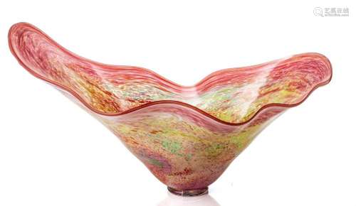 ART GLASS SHELL STYLE CENTERPIECE BOWL, H 16", L 27&quo...