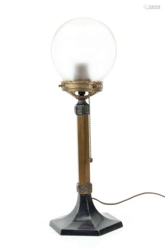 PATINATED METAL AND FROSTED GLASS TABLE LAMP, 20TH C., H 18&...