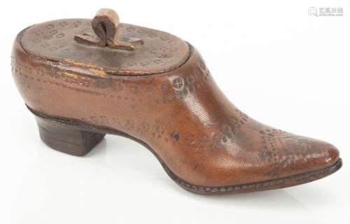 LEATHER SHOE FORM SNUFF BOX, H 2", L 4"