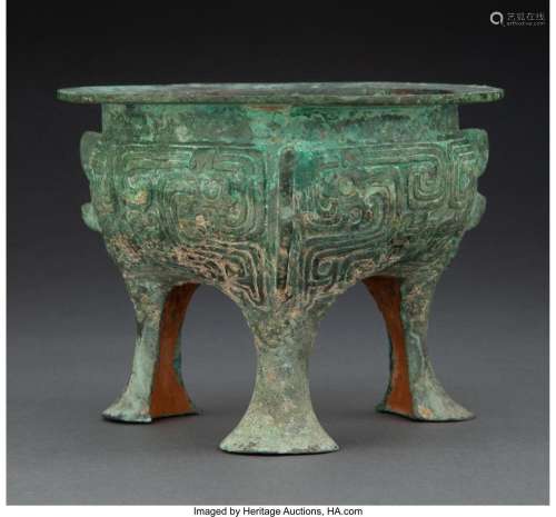 A Chinese Archaic Bronze Liding Food Vessel, Late Shang/Earl...