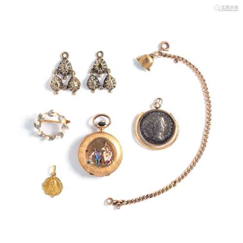 Lot en or 18K 750‰ comprenant :<br />
-	Montre de col à déco...