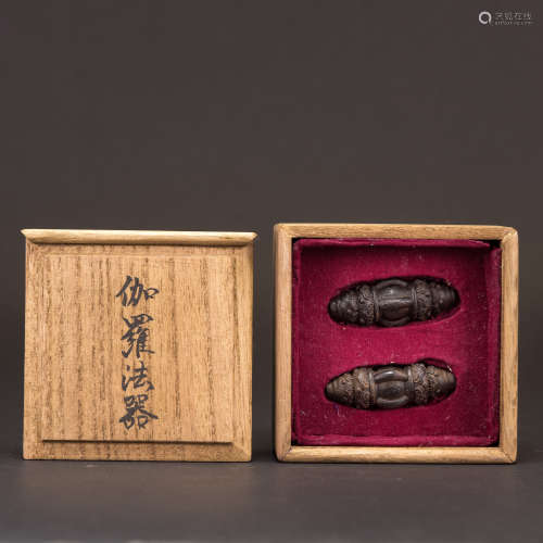 A PAIR OF CHENXIANG VAJAR WITH JAPANESE BOX