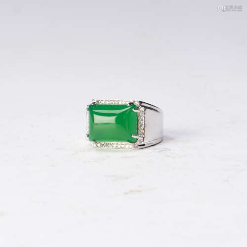 A CHINESE BAGUETTE JADEITE RING