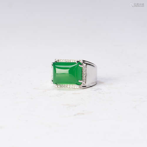 A CHINESE BAGUETTE JADEITE RING