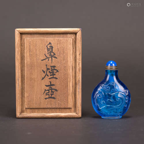 A BLUE GLASS SNUFF BOTTLE WITH JAPANESE BOX