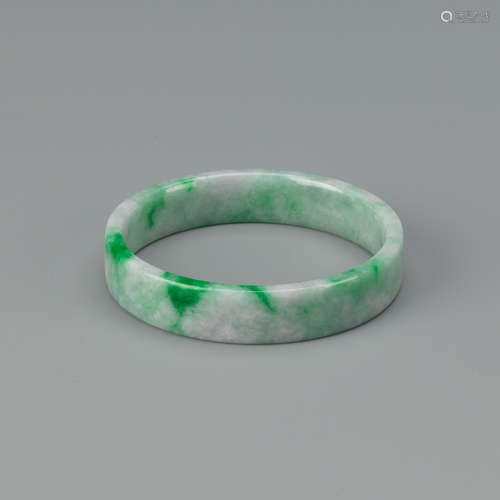 TRANSLUCENT NATURAL GREEN JADE BANGLE, GIA Certificate