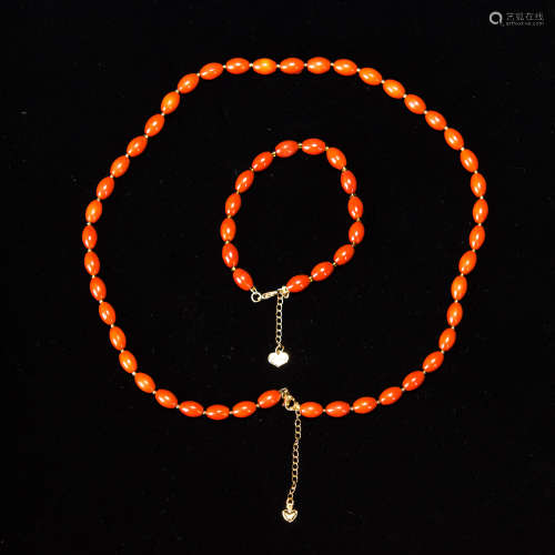A SET OF CORAL NECKLACE AND BRACELET, WITH CERTIFICATE