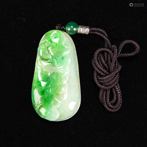 A CARVED JADEITE PENDANT WITH CERTIFICATE