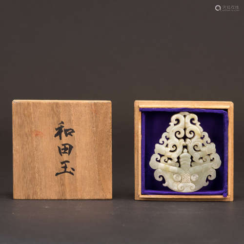 A CARVED JADE PLAQUE WITH JAPANESE BOX