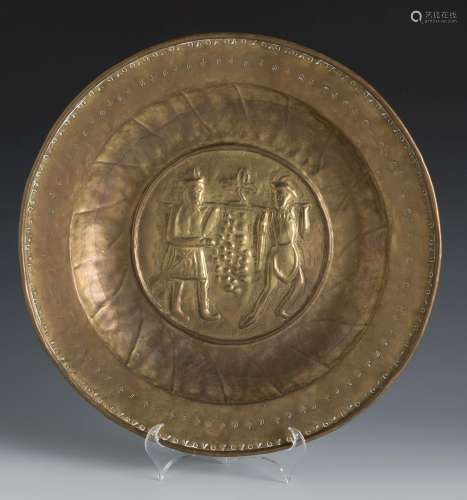 Alms dish, 16th century.Gilded brass.Measurements: 33 cm dia...