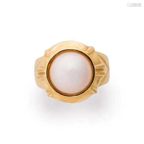 A mabé pearl and fourteen karat gold ring