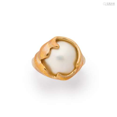 A mabé pearl and ten karat gold ring