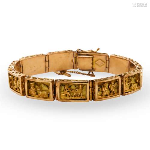 A Peruvian eighteen karat gold bracelet
