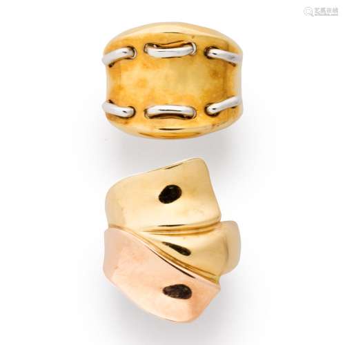 A group of ten or fourteen karat gold rings