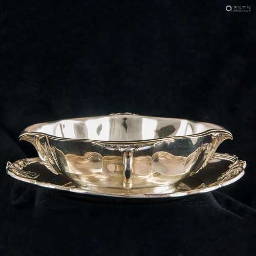 A French Ernest Cardheilac Paris 950 silver gravy boat