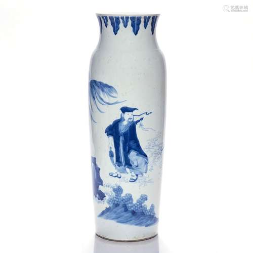 CHINESE BLUE AND WHITE VASE