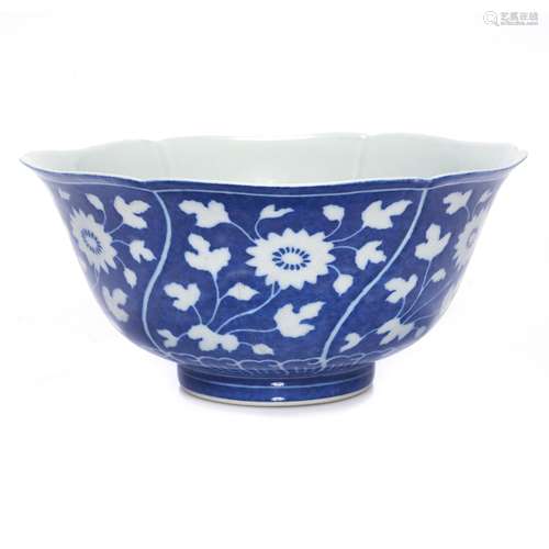 CHINESE BLUE AND WHITE FOLIATED BOWL