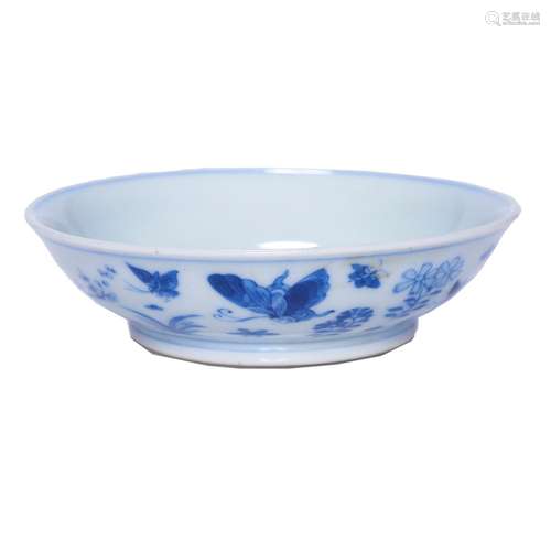 CHINESE BLUE AND WHITE SAUCER DISH