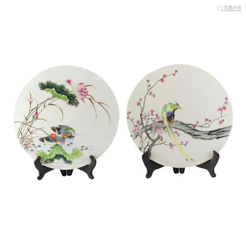 (LOT OF 2) CHINESE FAMILLE ROSE CIRCULAR PLAQUE