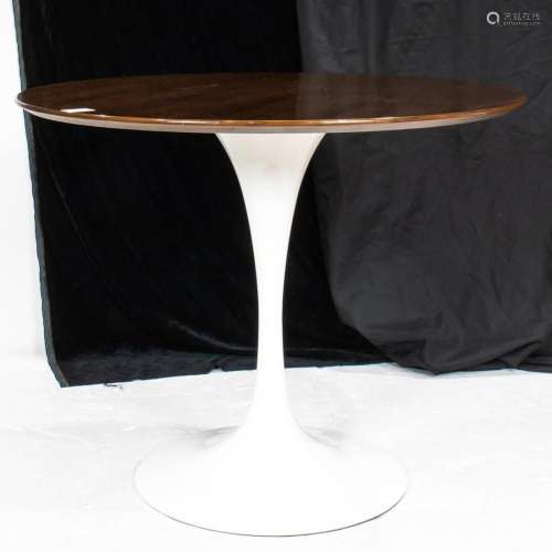 Eero Saarinen style, Tulip table