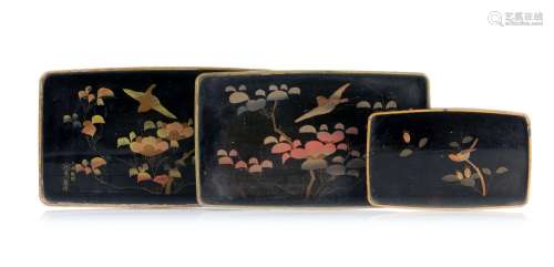 Drei Lacktabletts. Japan. Wohl Meji-Periode, 19. / frühes 20...