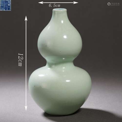 Doucai Glaze Double-Gourd-Shaped Vase