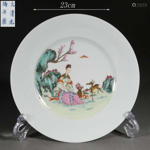 Rouge-Red Glaze Famille Rose Figure Plate