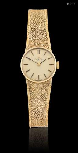 Omega: A Lady`s 9 Carat Gold Wristwatch signed Omega, 1972