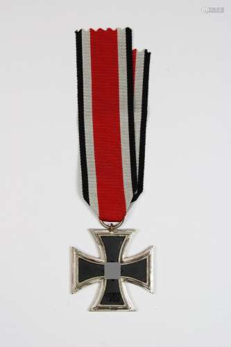 Eisernes Kreuz 2. Klasse und Verleihungsurkunde.
