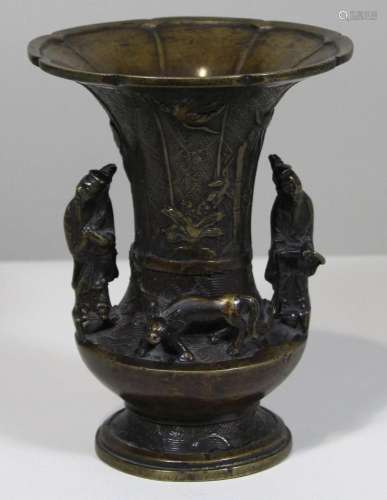 Bronzevase, China, reliefiert