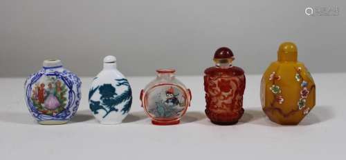 5x Schnupftabakflaschen, China, Porzellan und Glas