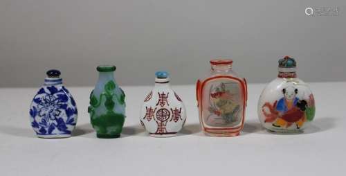 5x Schnupftabakflaschen, China, Porzellan und Glas