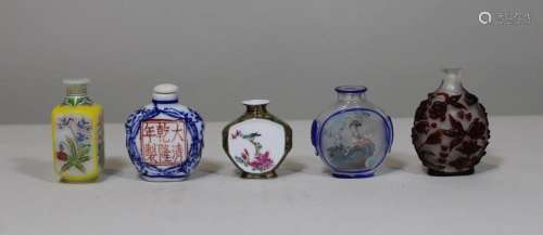 5x Schnupftabakflaschen, China, Porzellan und Glas